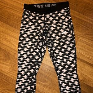 Nike pattern crop leggings